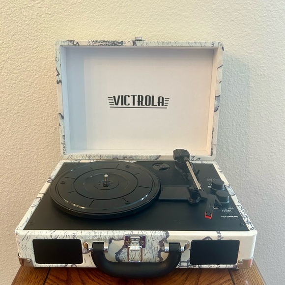 VICTROLA Journey Suitcase 3-Speed Record Player Turntable, Bluetooth, Map Print - Picture 9 of 9